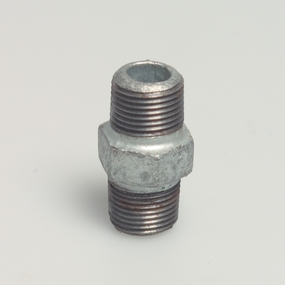 Niplu galvanizat 3/8”